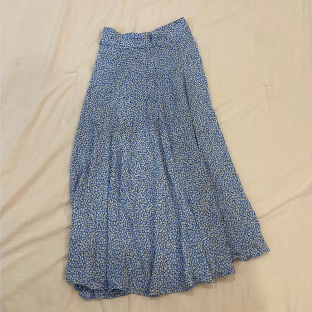 Blue flowered skirt with slit